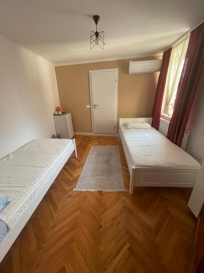 Guesthouse 12A Priştine Dış mekan fotoğraf