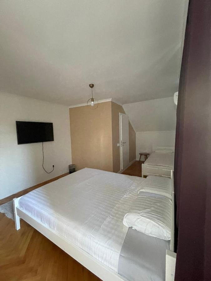 Guesthouse 12A Priştine Dış mekan fotoğraf